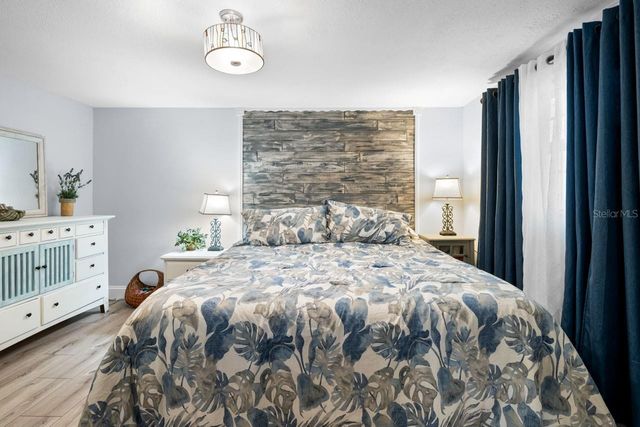 107 6TH STREET NW, Ruskin, FL 33570