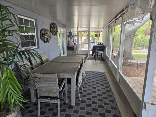 107 6TH STREET NW, Ruskin, FL 33570