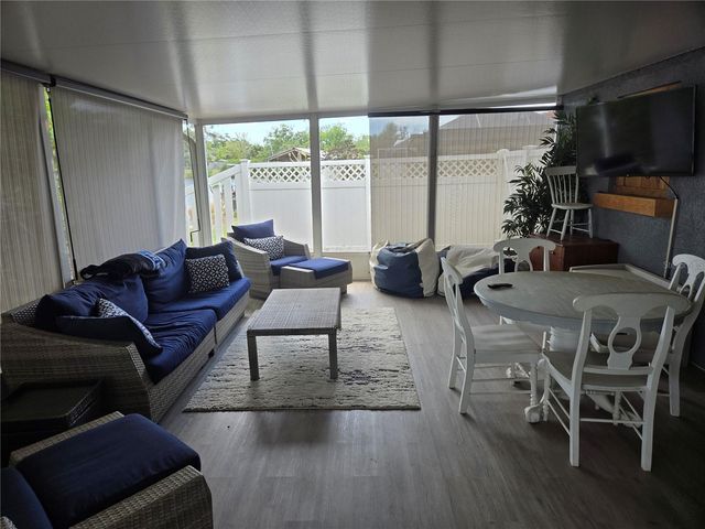 107 6TH STREET NW, Ruskin, FL 33570