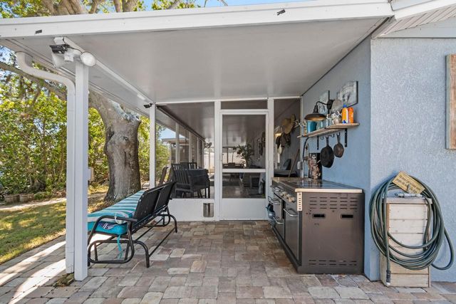 107 6TH STREET NW, Ruskin, FL 33570