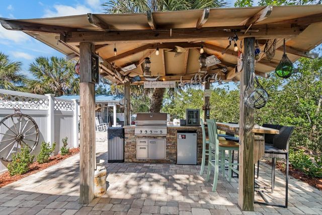 107 6TH STREET NW, Ruskin, FL 33570