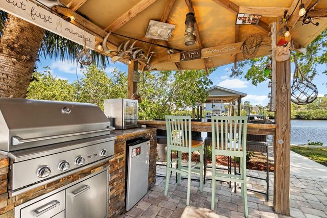107 6TH STREET NW, Ruskin, FL 33570