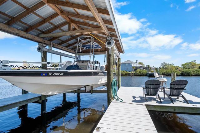 107 6TH STREET NW, Ruskin, FL 33570