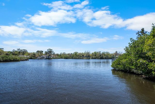 107 6TH STREET NW, Ruskin, FL 33570