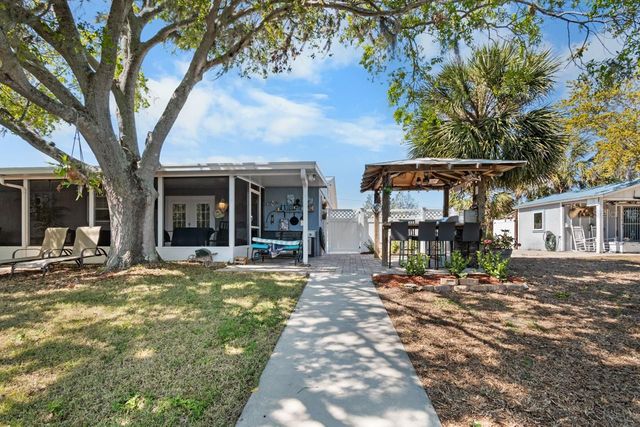 107 6TH STREET NW, Ruskin, FL 33570