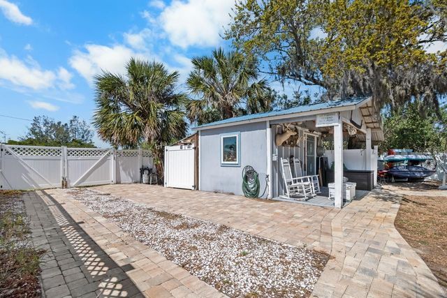 107 6TH STREET NW, Ruskin, FL 33570