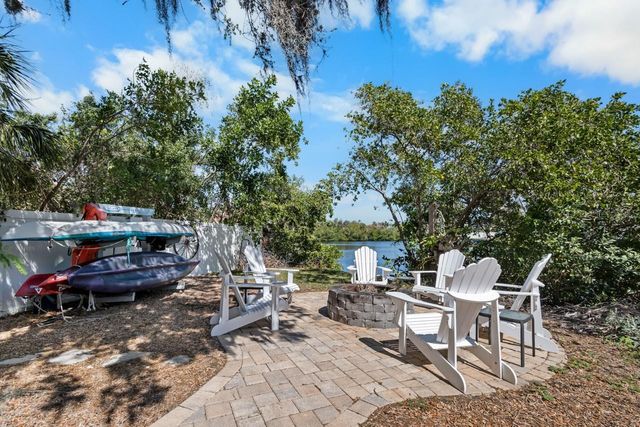 107 6TH STREET NW, Ruskin, FL 33570