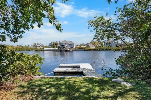 107 6TH STREET NW, Ruskin, FL 33570