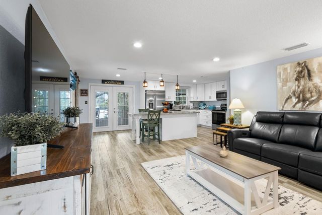 107 6TH STREET NW, Ruskin, FL 33570
