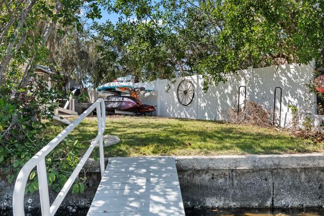 107 6TH STREET NW, Ruskin, FL 33570