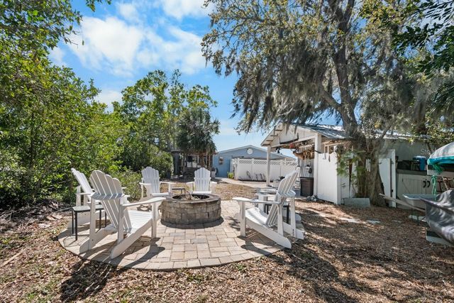 107 6TH STREET NW, Ruskin, FL 33570
