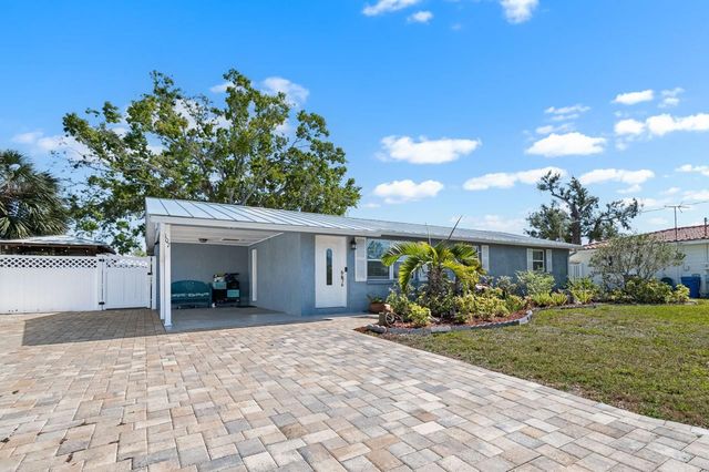 107 6TH STREET NW, Ruskin, FL 33570