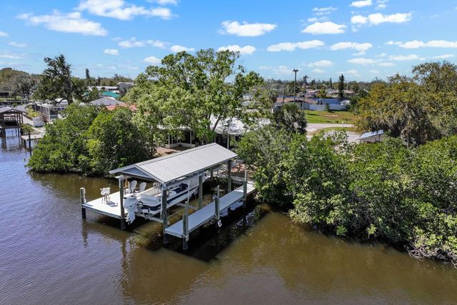 107 6TH STREET NW, Ruskin, FL 33570
