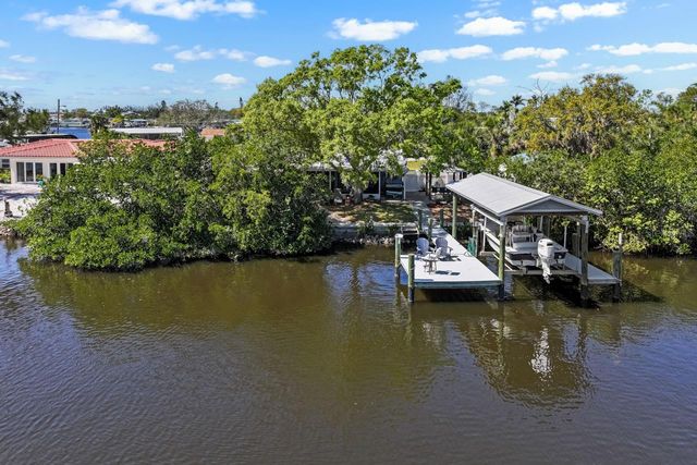107 6TH STREET NW, Ruskin, FL 33570
