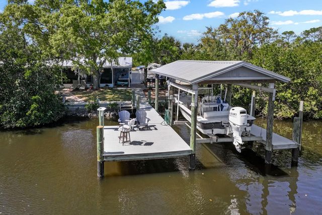 107 6TH STREET NW, Ruskin, FL 33570