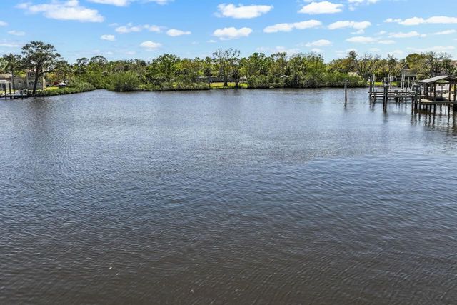 107 6TH STREET NW, Ruskin, FL 33570