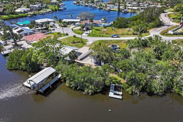 107 6TH STREET NW, Ruskin, FL 33570