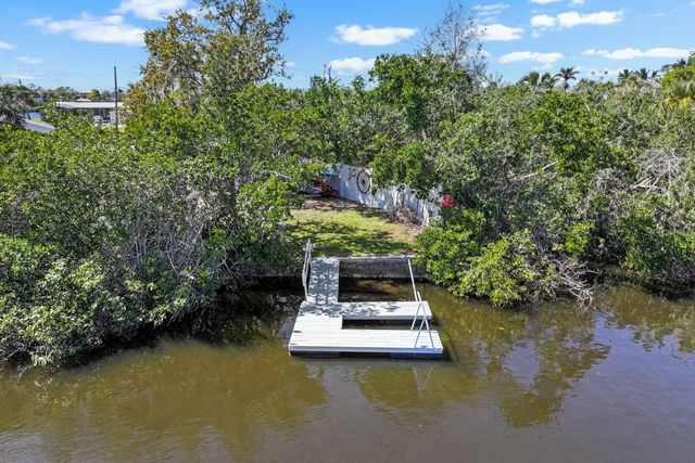 107 6TH STREET NW, Ruskin, FL 33570