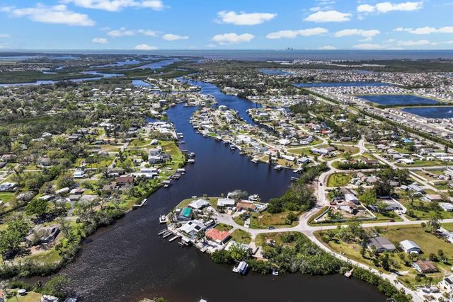 107 6TH STREET NW, Ruskin, FL 33570