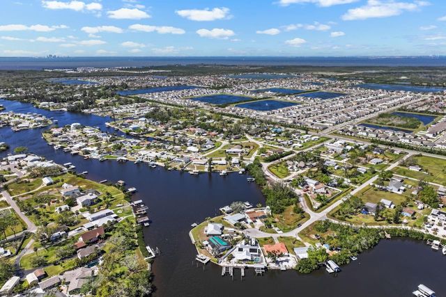 107 6TH STREET NW, Ruskin, FL 33570