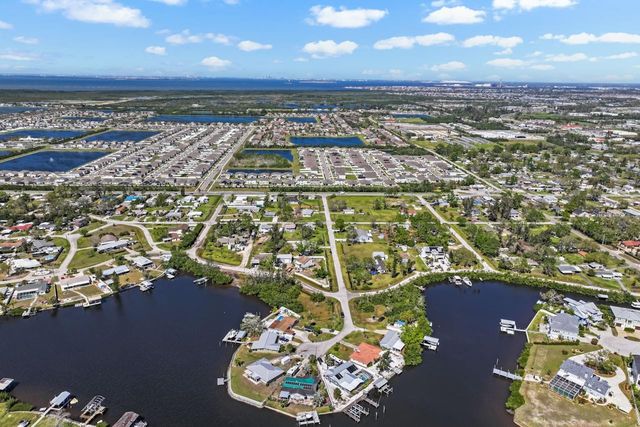 107 6TH STREET NW, Ruskin, FL 33570