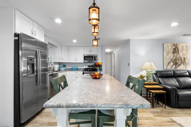 107 6TH STREET NW, Ruskin, FL 33570