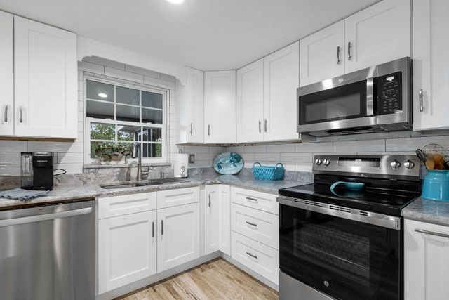 107 6TH STREET NW, Ruskin, FL 33570