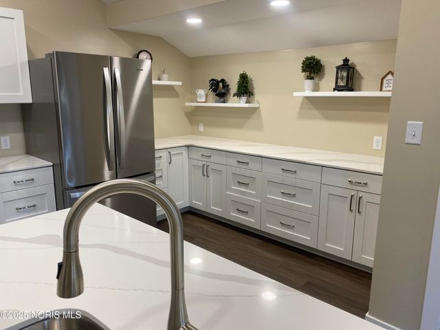 16407 St Rt 15, Defiance, OH 43512