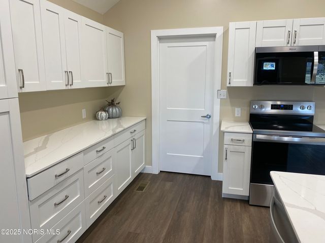 16407 St Rt 15, Defiance, OH 43512