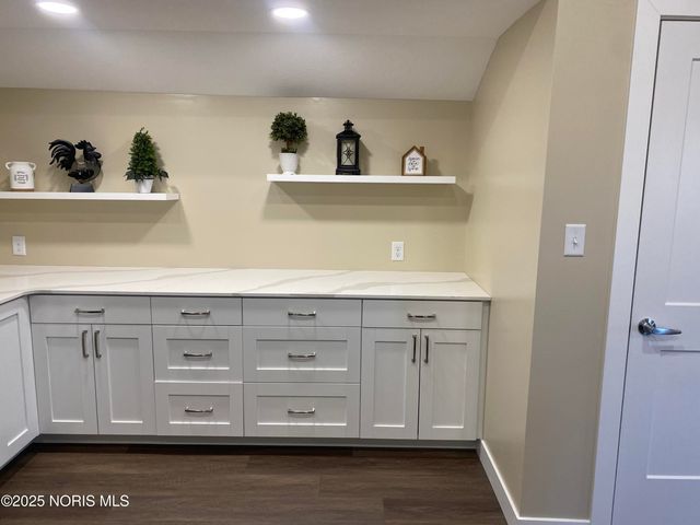 16407 St Rt 15, Defiance, OH 43512