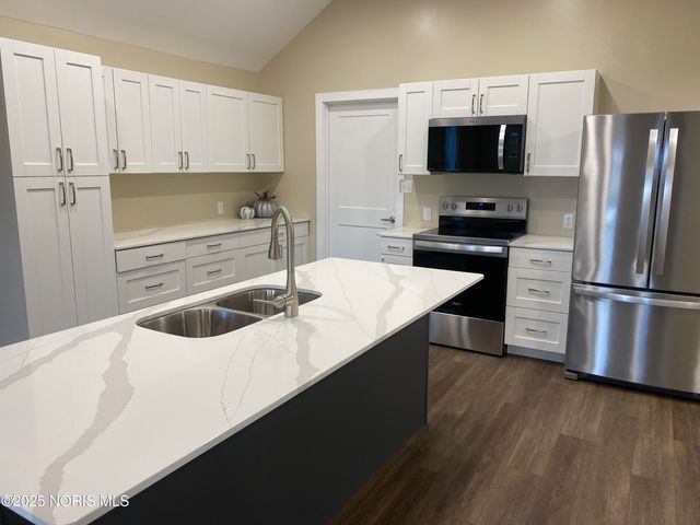 16407 St Rt 15, Defiance, OH 43512