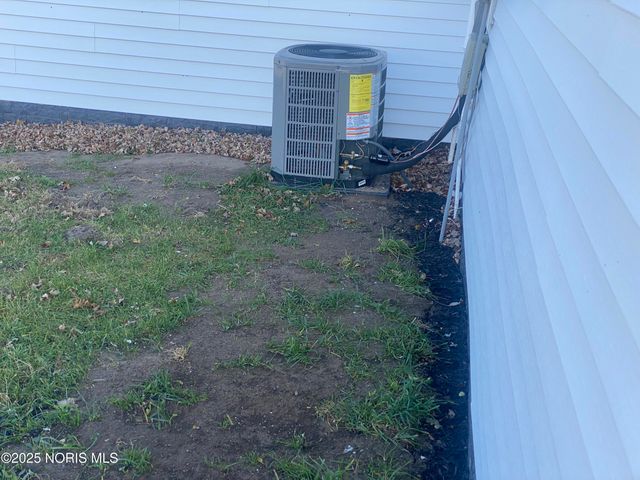 16407 St Rt 15, Defiance, OH 43512