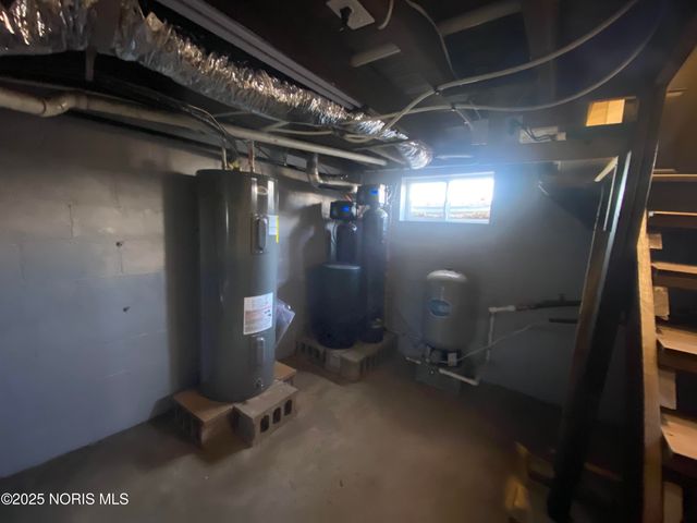 16407 St Rt 15, Defiance, OH 43512