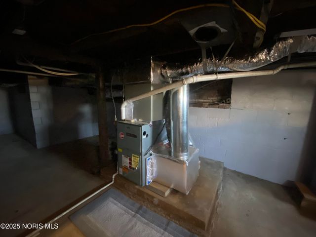 16407 St Rt 15, Defiance, OH 43512