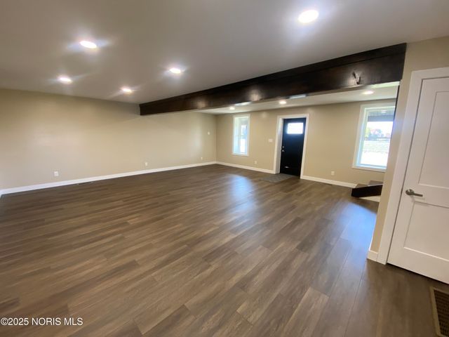 16407 St Rt 15, Defiance, OH 43512