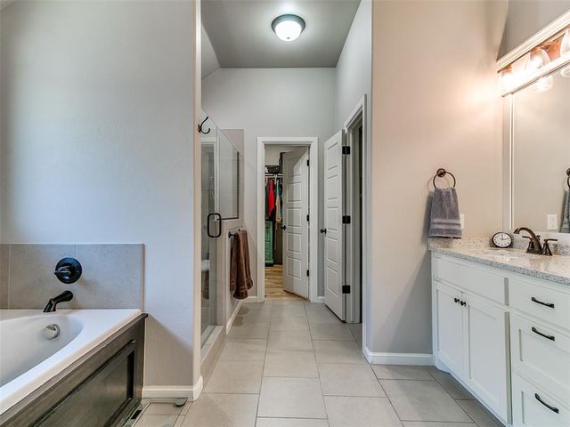 11809 Loren Brook Lane, Yukon, OK 73099