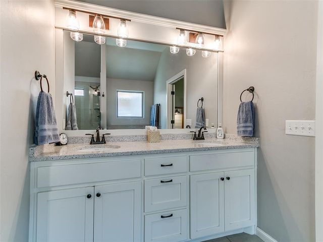 11809 Loren Brook Lane, Yukon, OK 73099