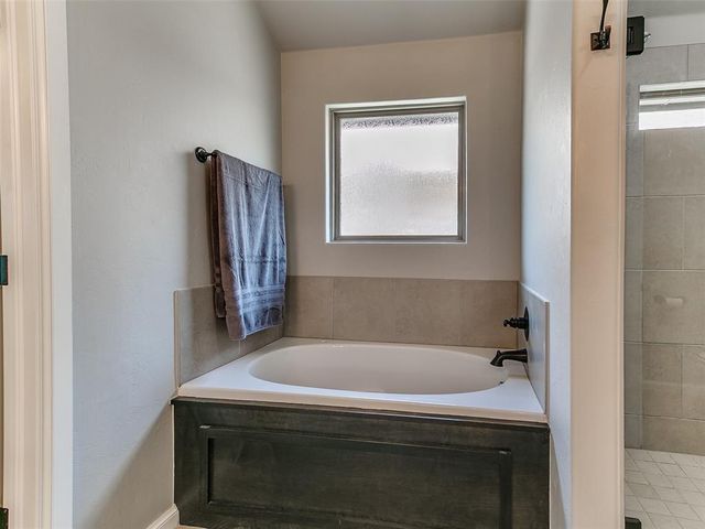 11809 Loren Brook Lane, Yukon, OK 73099