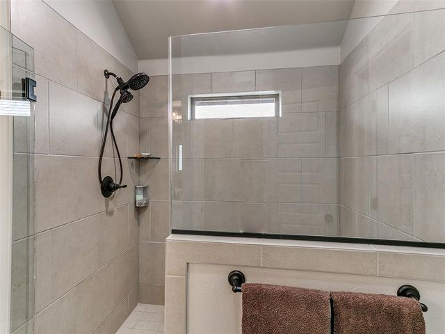 11809 Loren Brook Lane, Yukon, OK 73099