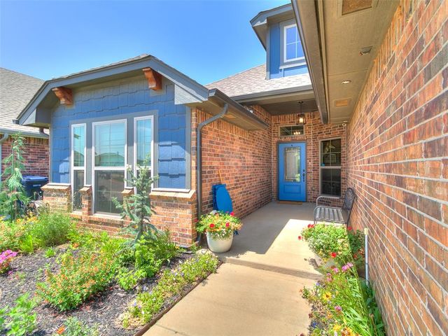11809 Loren Brook Lane, Yukon, OK 73099