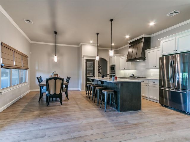 11809 Loren Brook Lane, Yukon, OK 73099