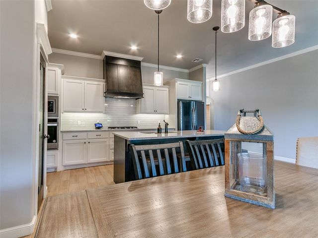 11809 Loren Brook Lane, Yukon, OK 73099