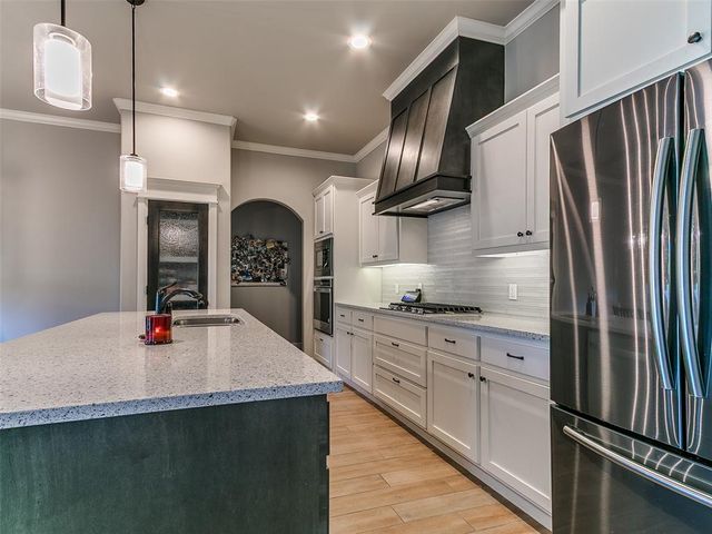 11809 Loren Brook Lane, Yukon, OK 73099