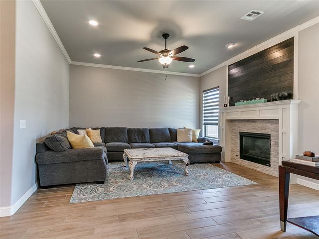 11809 Loren Brook Lane, Yukon, OK 73099