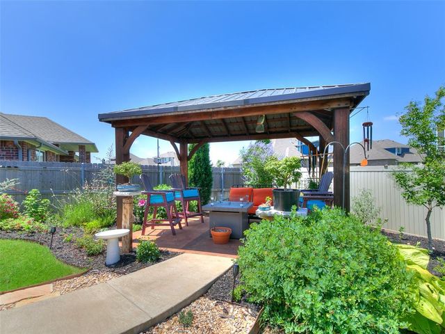 11809 Loren Brook Lane, Yukon, OK 73099