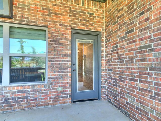 11809 Loren Brook Lane, Yukon, OK 73099