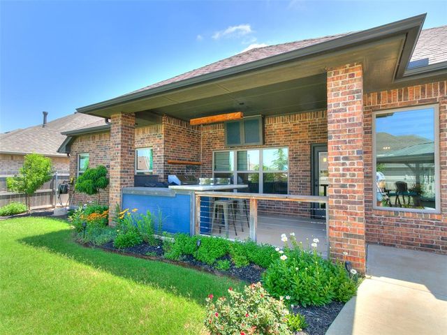 11809 Loren Brook Lane, Yukon, OK 73099