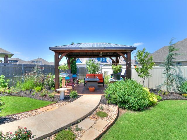 11809 Loren Brook Lane, Yukon, OK 73099