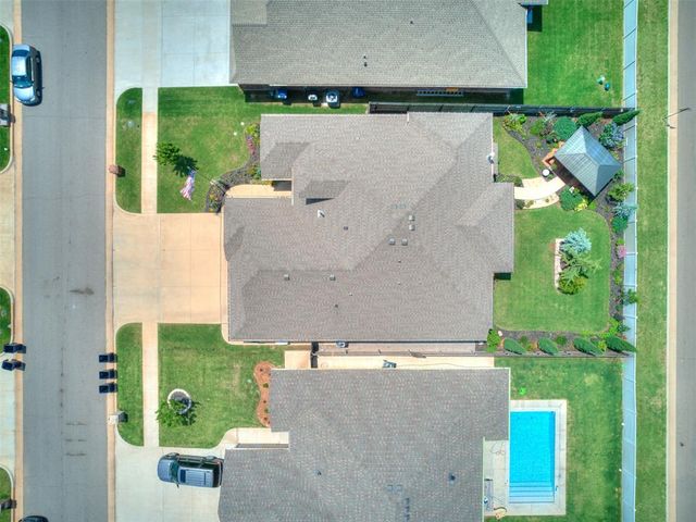 11809 Loren Brook Lane, Yukon, OK 73099