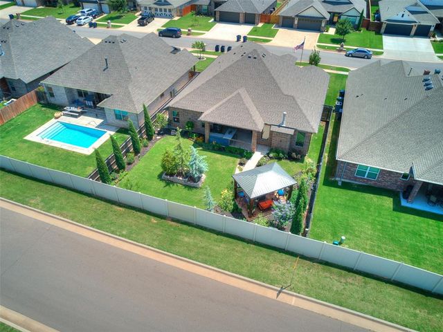 11809 Loren Brook Lane, Yukon, OK 73099